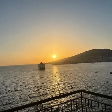 Arjola Hoxha * Sarandë